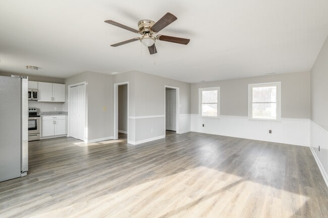 Building Photo - 4008 Gloucester Dr