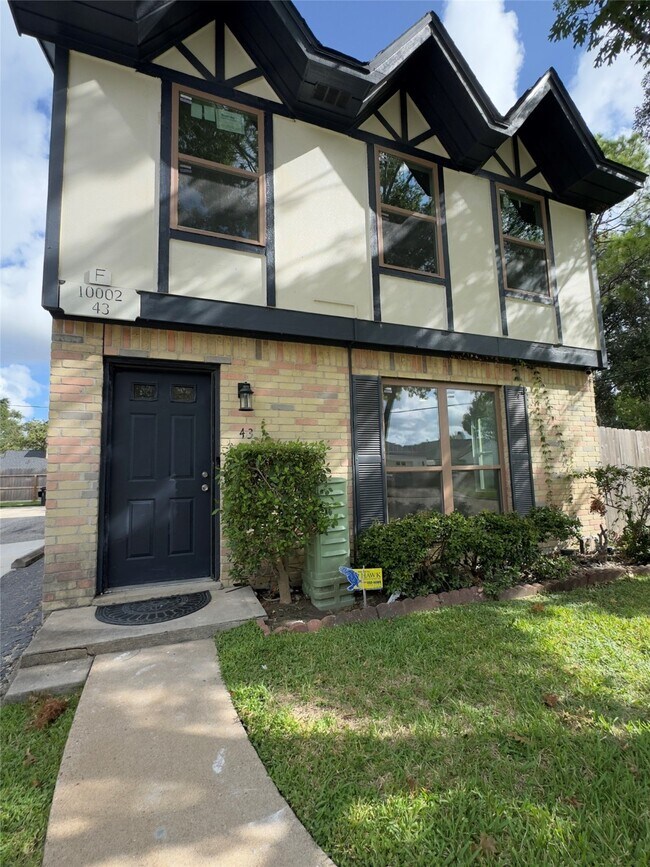 Building Photo - 10002 Knoboak Dr