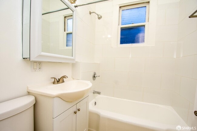 Building Photo - 205 Bonview St