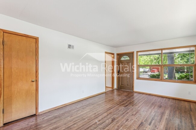 Building Photo - 1809 N Gow St