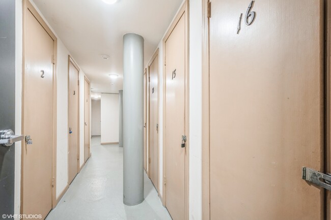 Building Photo - 2400 Archbury Ln