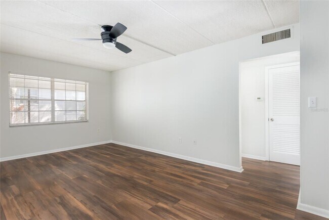 Building Photo - 3211 W De Leon St