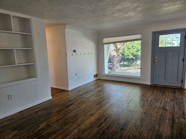 Building Photo - Beautiful 3 Bedroom/2 Bathroom in Bountiful