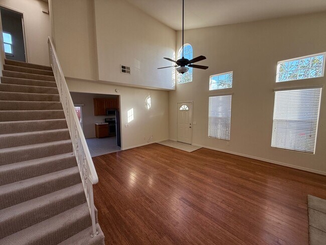 Building Photo - Large 4 Bedroom 3 Bath House w/ 2 car garage