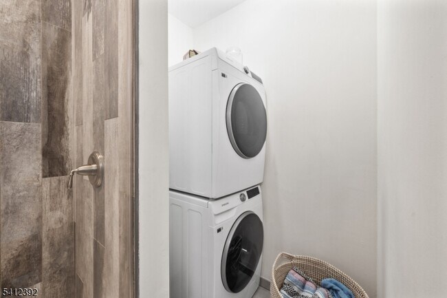 Building Photo - 262 Main St