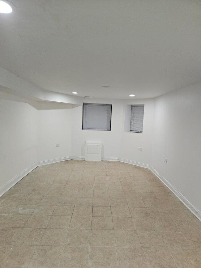 Building Photo - 42 N Parkside Ave