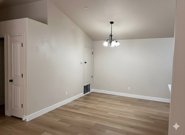 Building Photo - 956 W 580 S