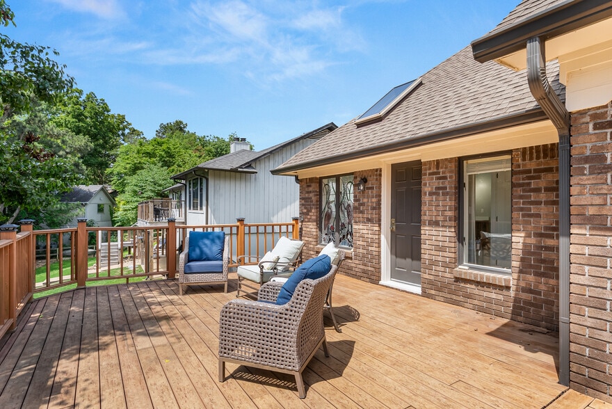 Building Photo - 9711 Pine Point Dr