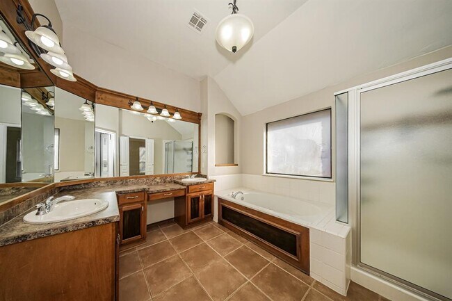 Building Photo - 16621 La Paloma Lane