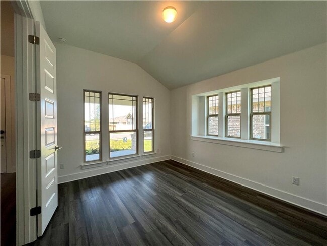 Building Photo - 577 Elm Green St