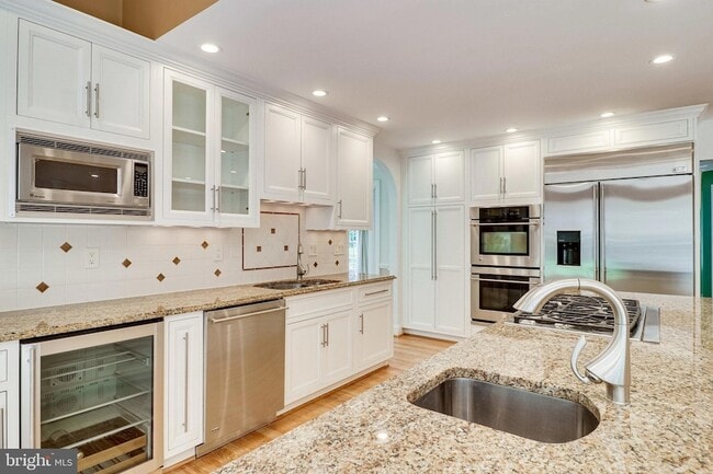 Building Photo - 6122 Bayliss Pl