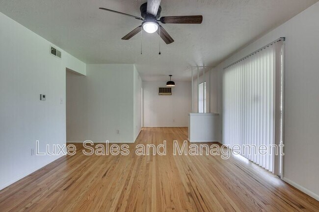 Building Photo - 3516 Mt Pleasant Dr