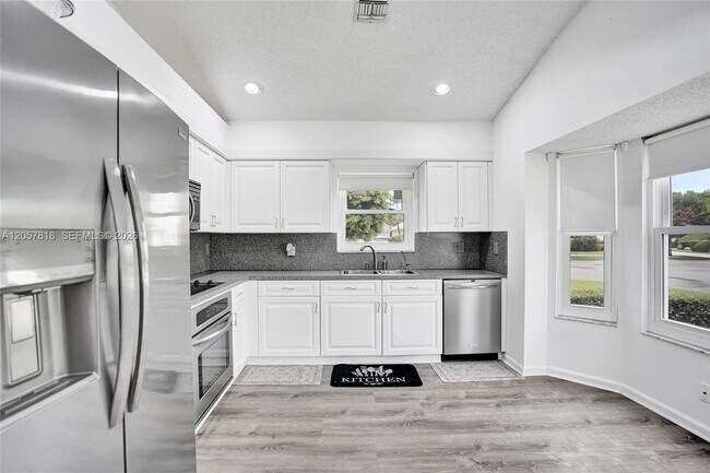 Building Photo - 14049 Skye Terrace