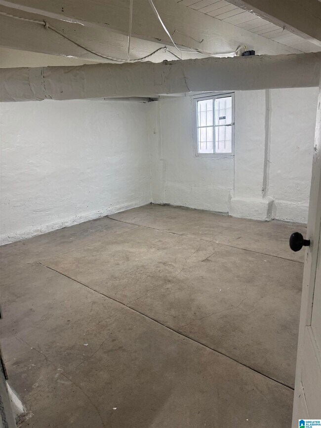 Building Photo - 3904 8th Ct S