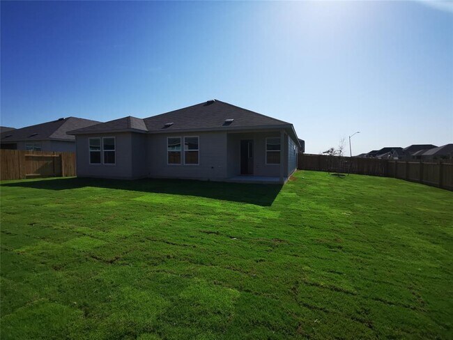 Building Photo - 101 Red Buckeye St