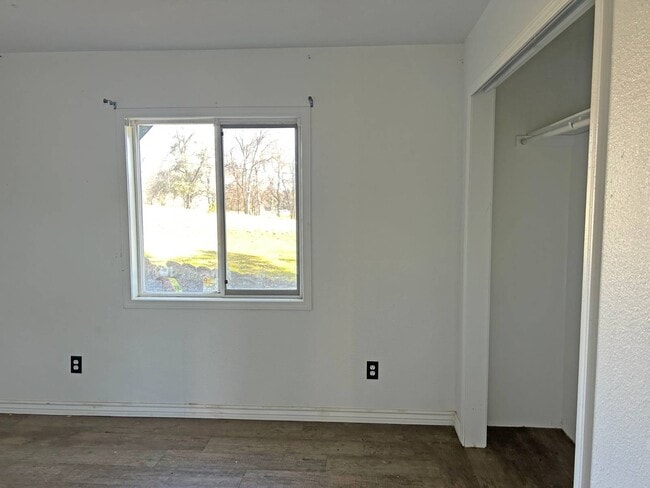 Building Photo - 20480 River Valley Dr
