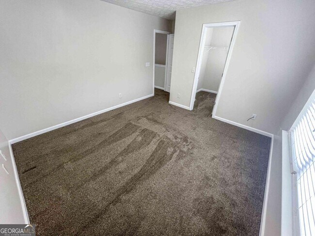 Building Photo - 6205 Tree Ridge Dr N W