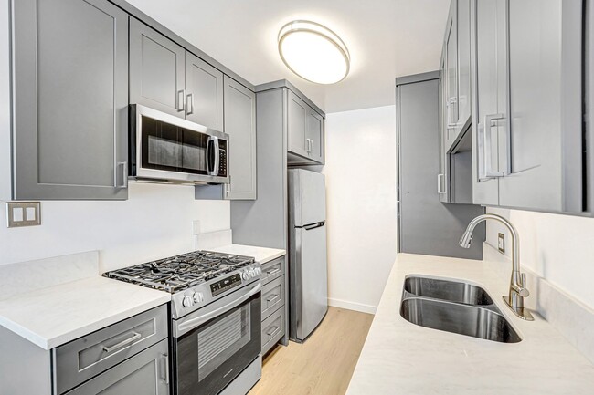 Building Photo - 844 5th St