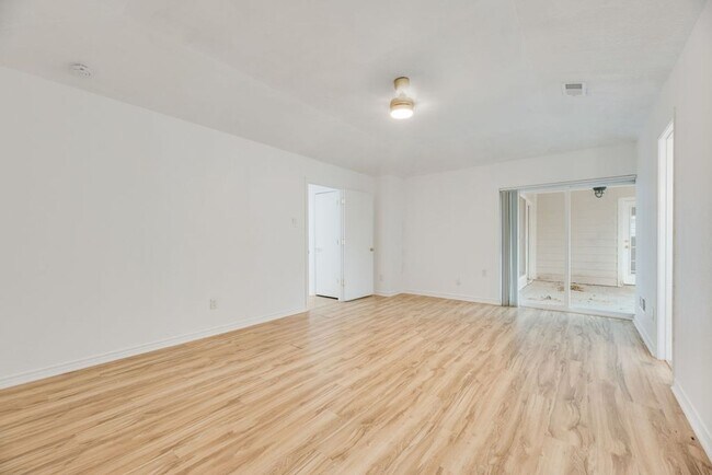Building Photo - Spacious updated East Dallas home with open layout, flex suite, and easy access to White Rock Lake