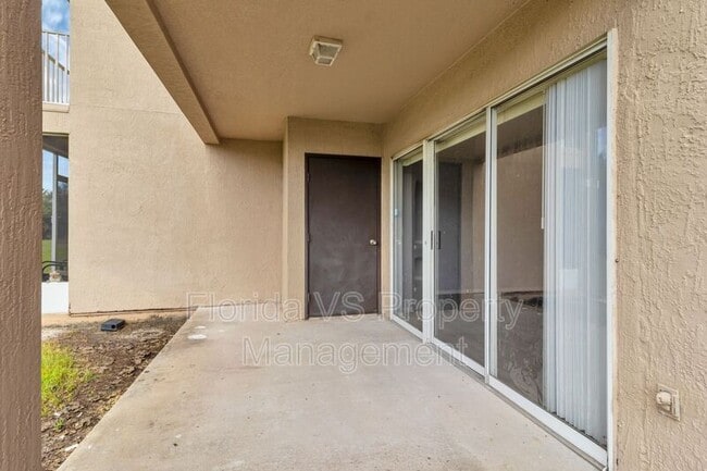 Building Photo - 13929 Fairway Island Dr