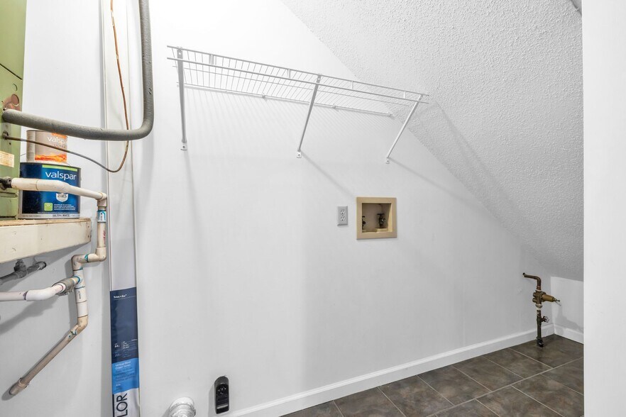 laundry hookups - 3634 Monte Vista Dr