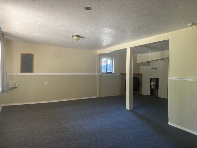 Building Photo - Updated 3-Bedroom Home with Deck & Garage in Mountlake Terrace!!!