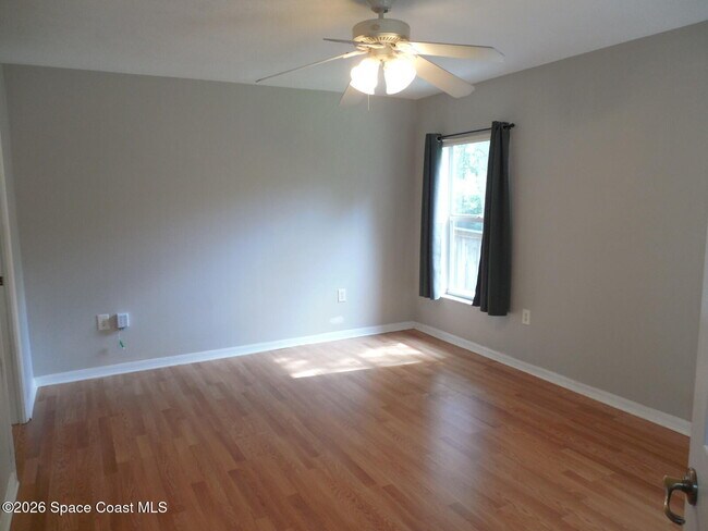 Building Photo - 5272 Outlook Dr
