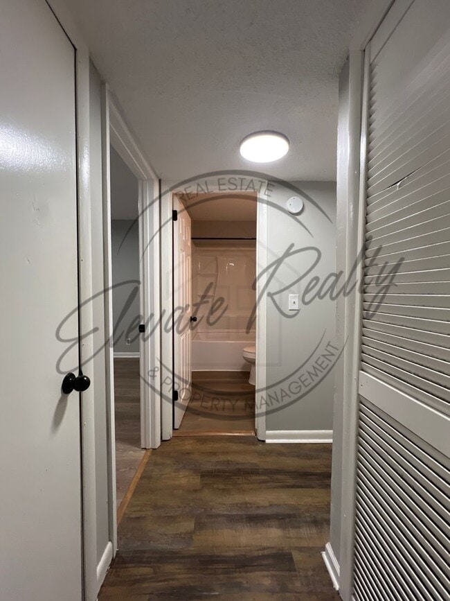 Building Photo - Renovated Two Bedroom Ranch Duplex in Vill...