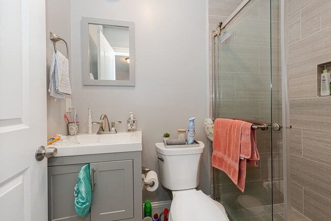 Building Photo - Renovated 3 bed 2 bath in Fort Hill......