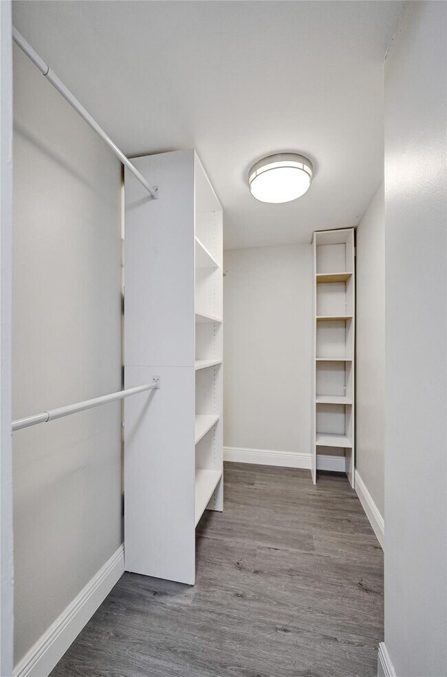 Building Photo - 3800 N Hills Dr