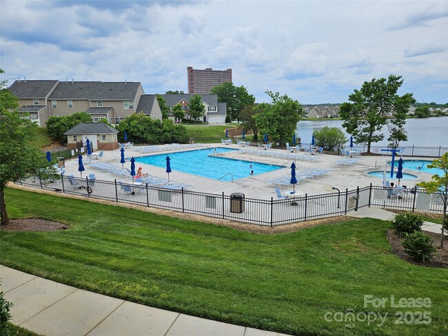 Building Photo - 1038 Albany Park Dr