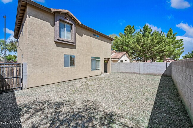 Building Photo - 2513 E Flintlock Pl