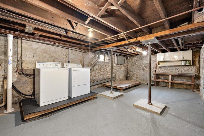 Building Photo - 603 Gott St