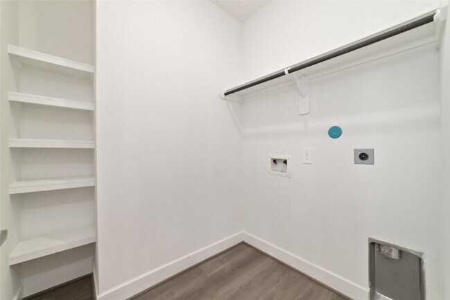 Building Photo - 919 Golden Willow Ln