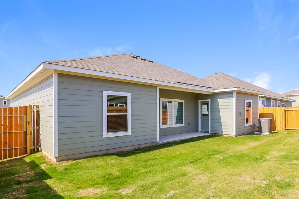 Building Photo - 1505 Woodwinds Dr