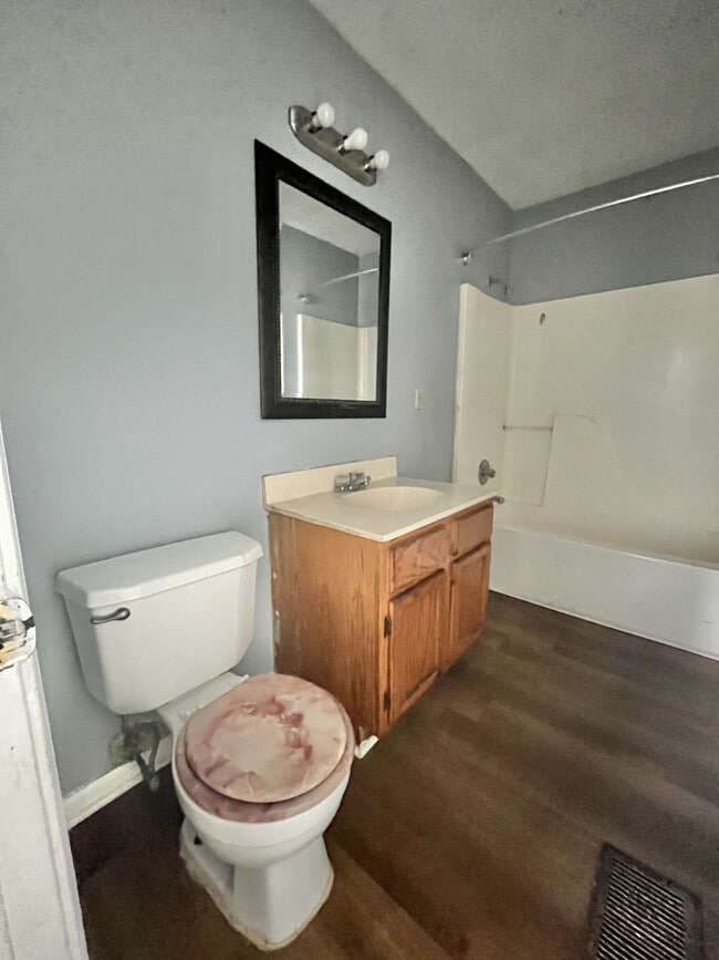 Building Photo - 318 Hill Ave