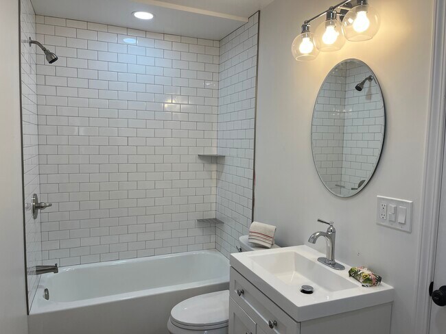 Building Photo - 9 W 79th St
