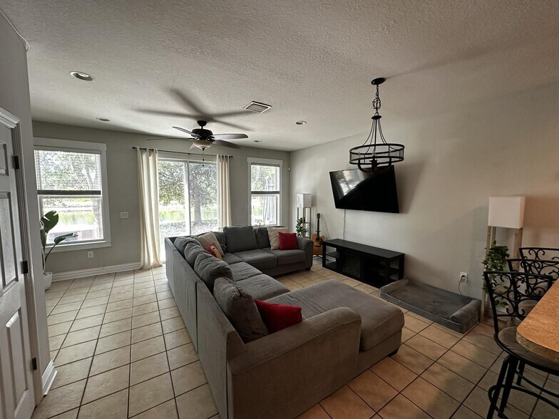 Building Photo - 6628 Holly Heath Dr