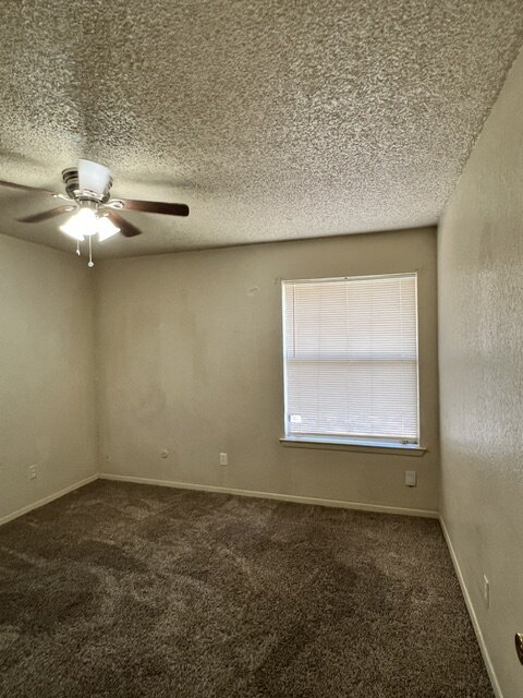 Building Photo - 2 Bedroom 2 Bath Duplex for Lease in Benbrook