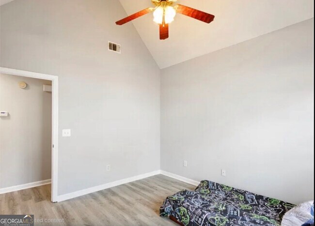 Building Photo - 564 Edgefield Way