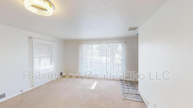 Building Photo - 454 Cedar St