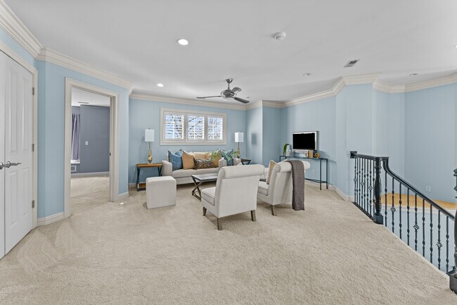 Building Photo - 12932 Sunset Bluff Ct
