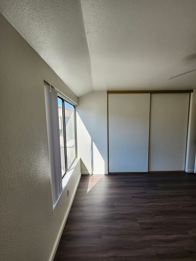 Building Photo - Beautiful 2-Bedroom Condo in Phillips Ranch