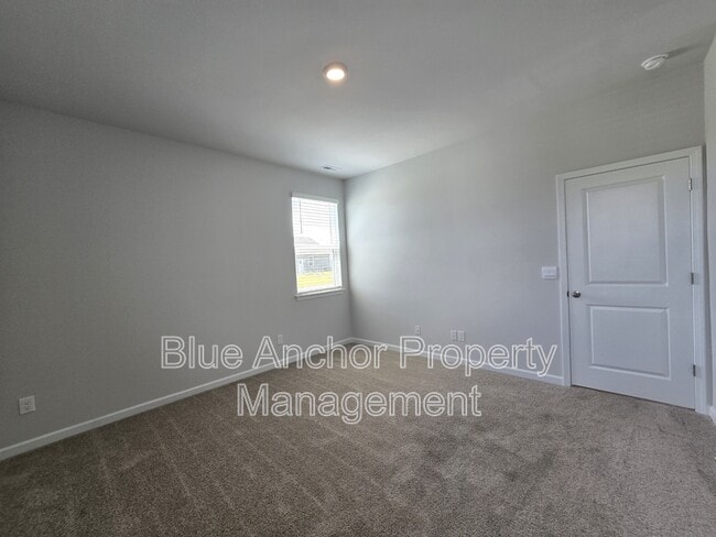 Building Photo - 77 Bonaparte St