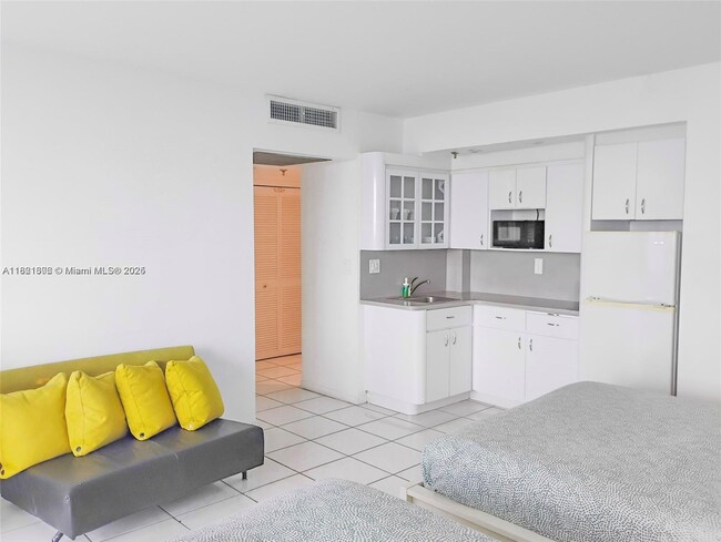 Building Photo - 5445 Collins Ave