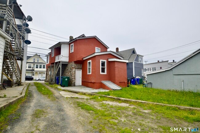 Building Photo - 2310 Barnum Ave