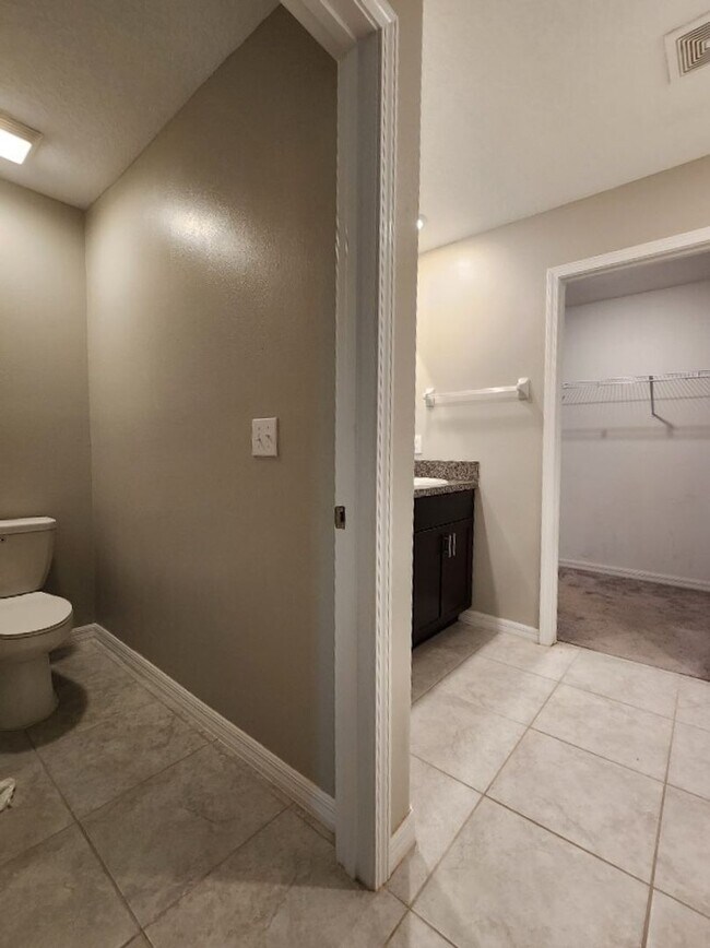 Building Photo - Gorgeous 4-Bedroom, 2.5-Bathroom Home in Riverview