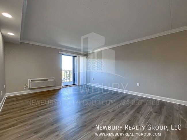 Building Photo - 530 N Main St