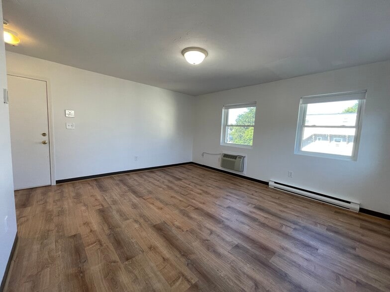 Building Photo - 19 Main St