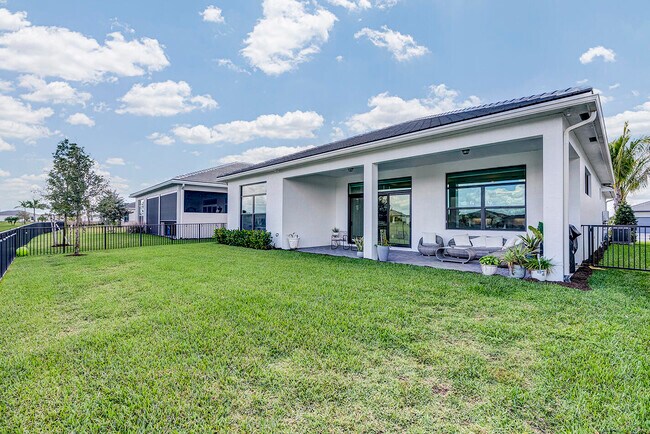 Building Photo - 5320 St Armands Way